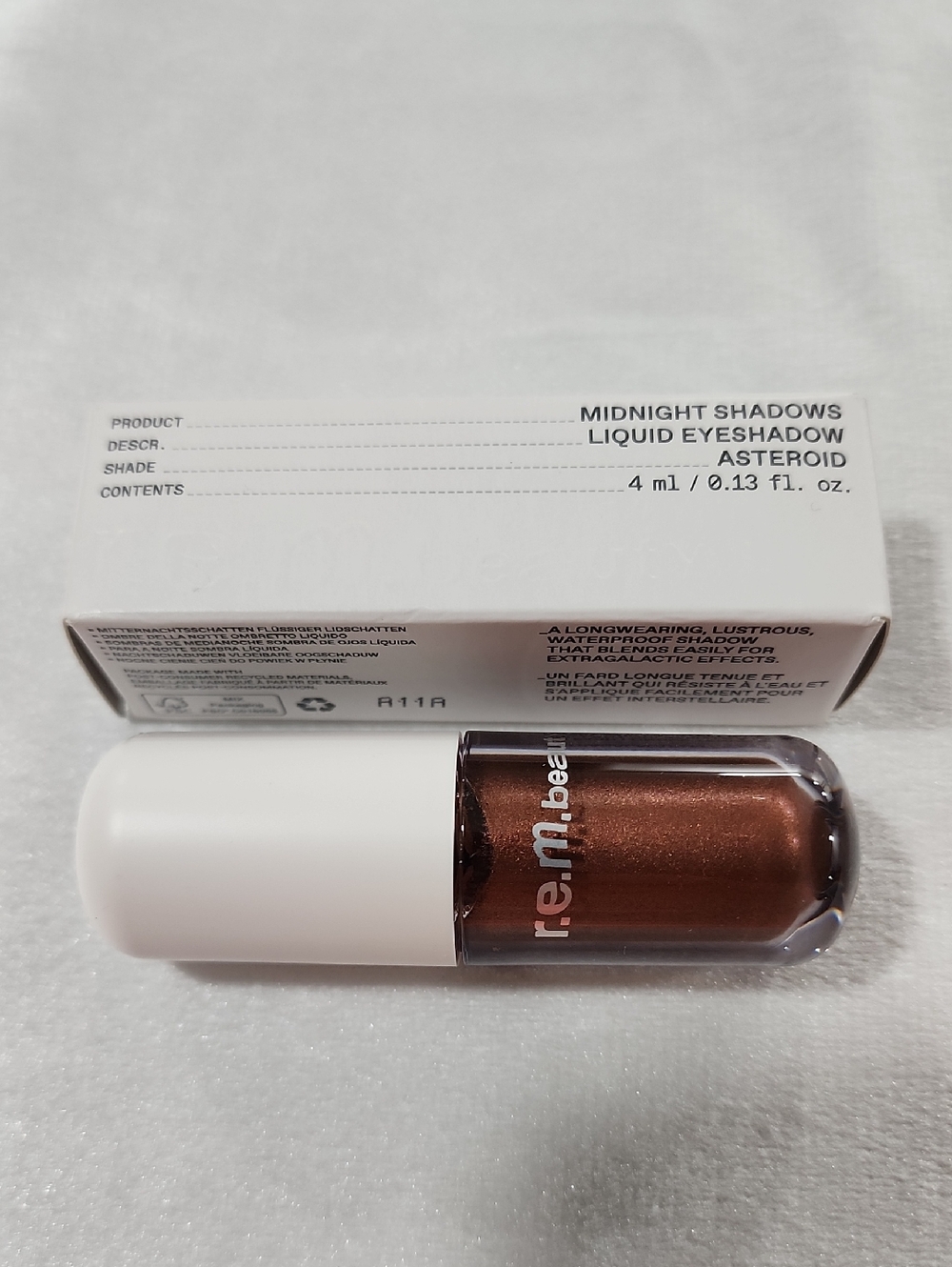r.e.m. Beauty By Ariana Grande Liquid Eyeshadow "Asteroid" 4ml.